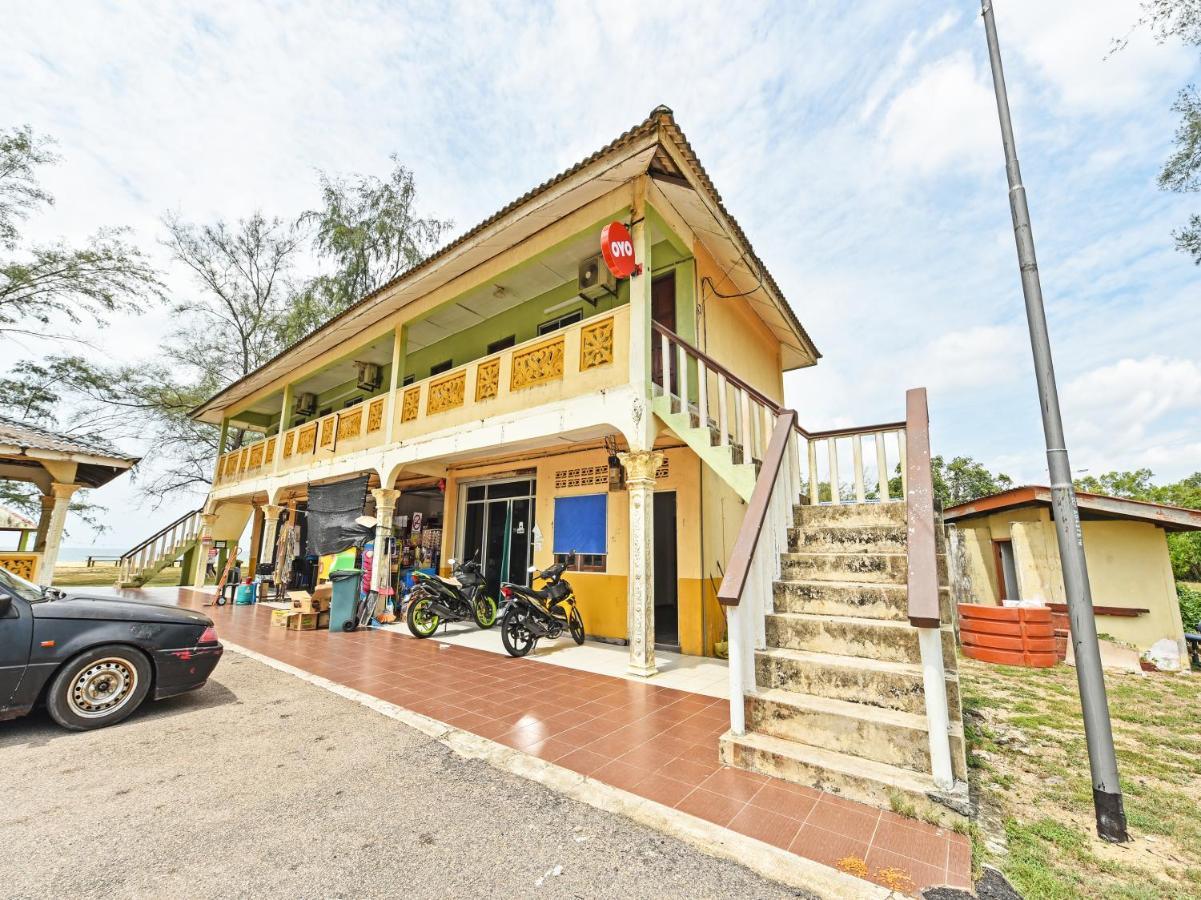 Oyo 90315 Chalet Pantai Rantau Panjang Kuala Rompin Exterior foto