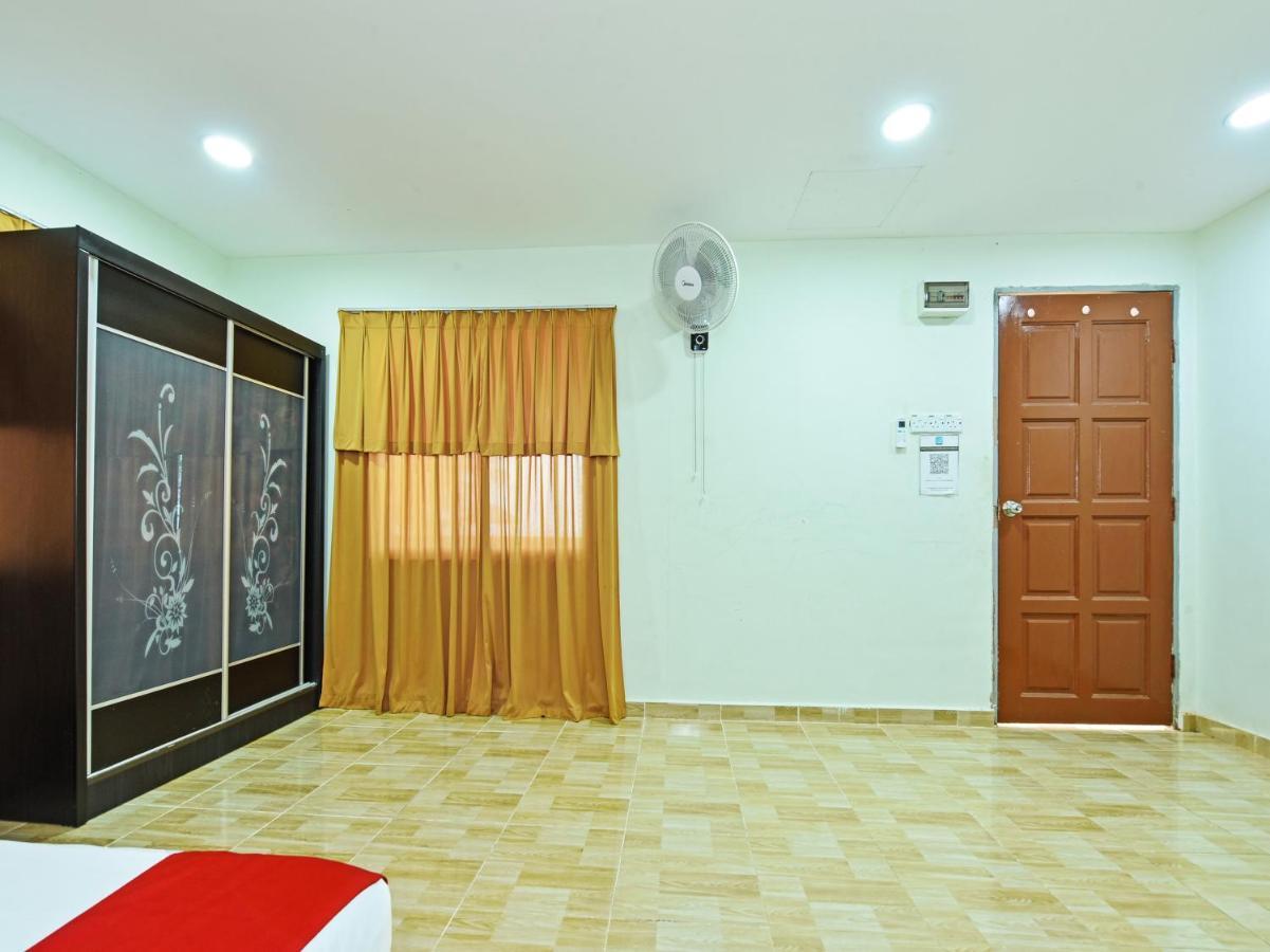 Oyo 90315 Chalet Pantai Rantau Panjang Kuala Rompin Exterior foto